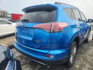 Toyota RAV4 2018 Blue
