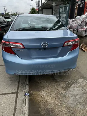 Toyota Camry LE 4dr Sedan (2.5L 4cyl 6A) 2014 Blue