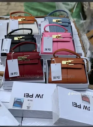 Bag+Size/Type+Colour +Style in First 40 Chars