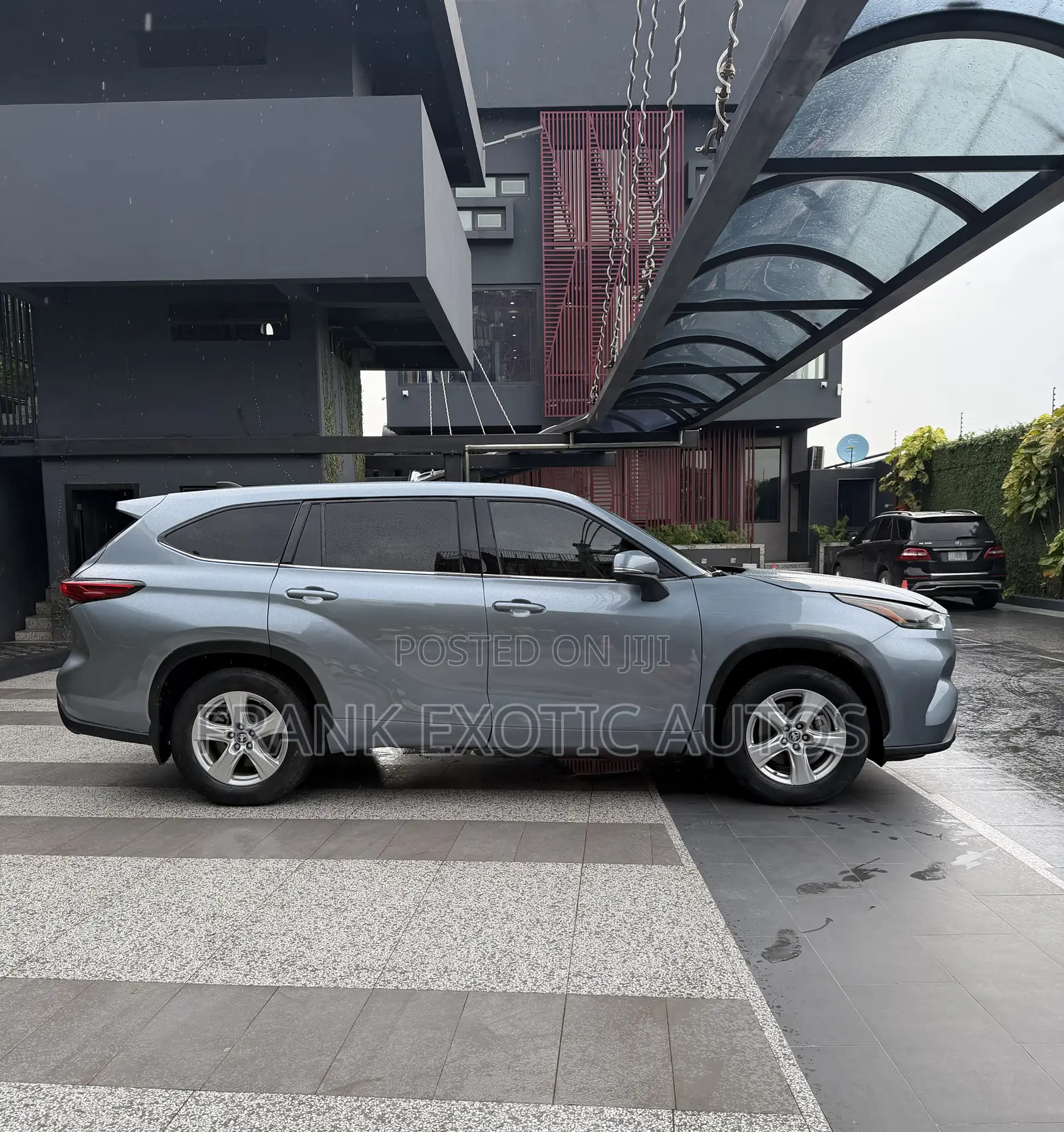 Toyota Highlander LE 2022 Blue