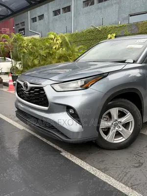 Toyota Highlander LE 2022 Blue