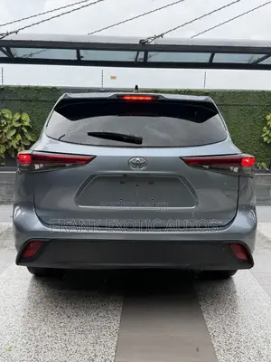 Toyota Highlander LE 2022 Blue