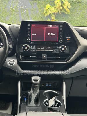 Toyota Highlander LE 2022 Blue