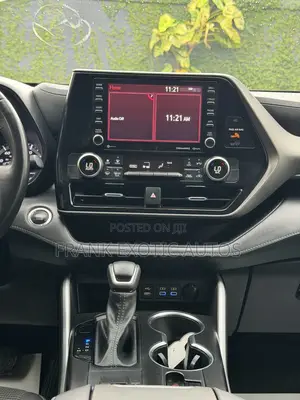 Toyota Highlander LE 2022 Blue