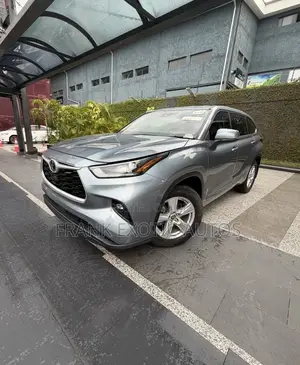 Toyota Highlander LE 2022 Blue