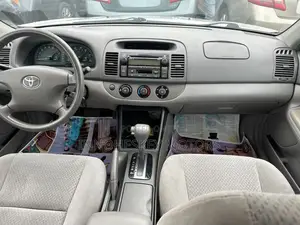 Toyota Camry LE 4dr Sedan (2.4L 4cyl 5M) 2004 Silver