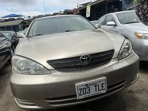 Toyota Camry LE 4dr Sedan (2.4L 4cyl 5A) 2006 Gold