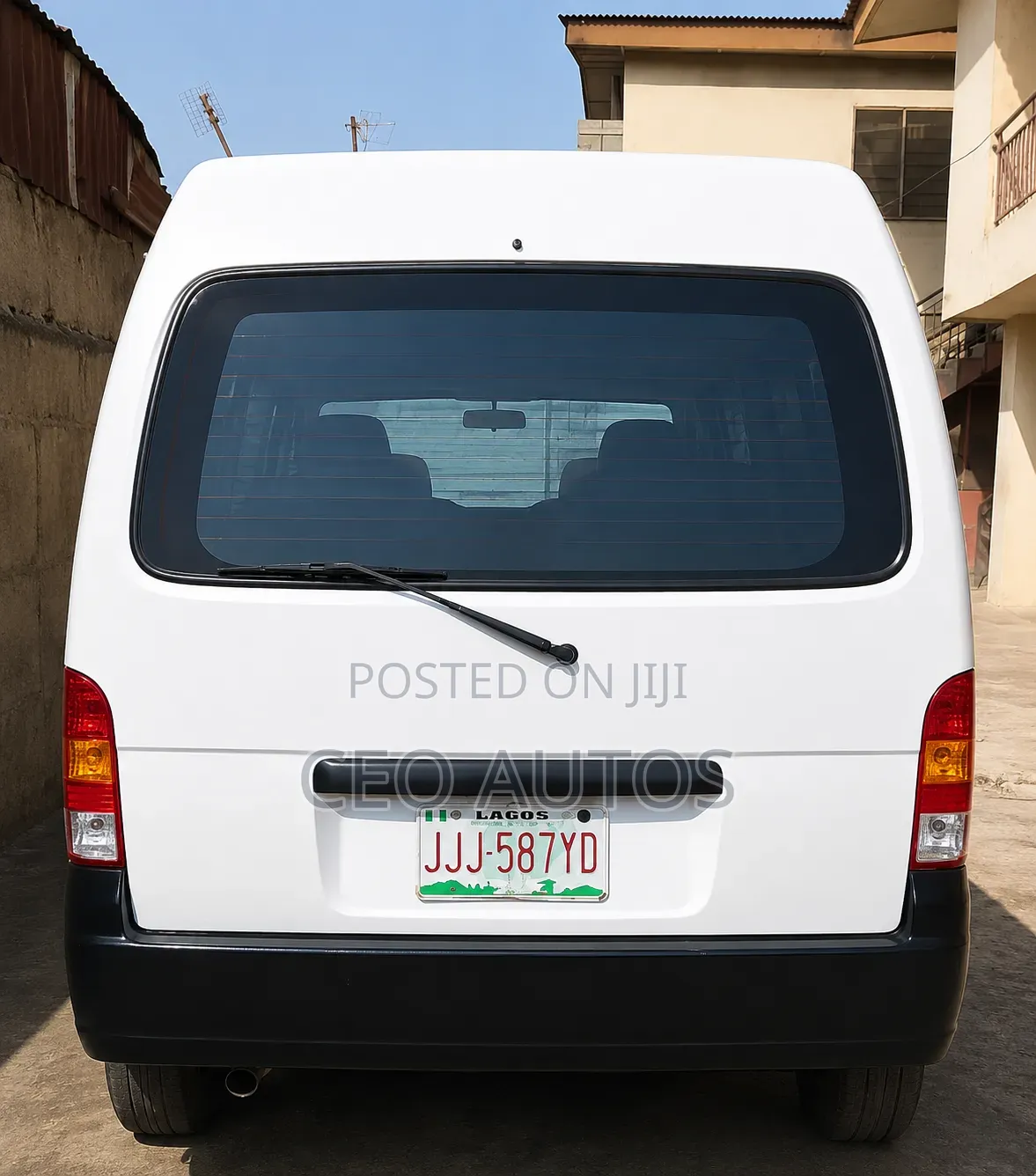 Suzuki APV Minibus 2010 White
