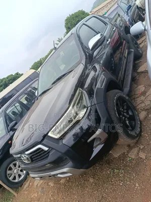 Toyota Hilux Revo Double Cab Petrol 2.7 AWD 2018 Black