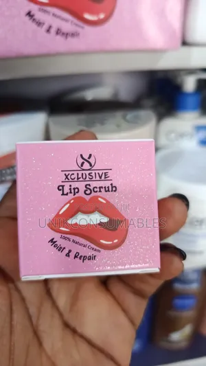 Xclusive Lip Scrub Moist and Repair
