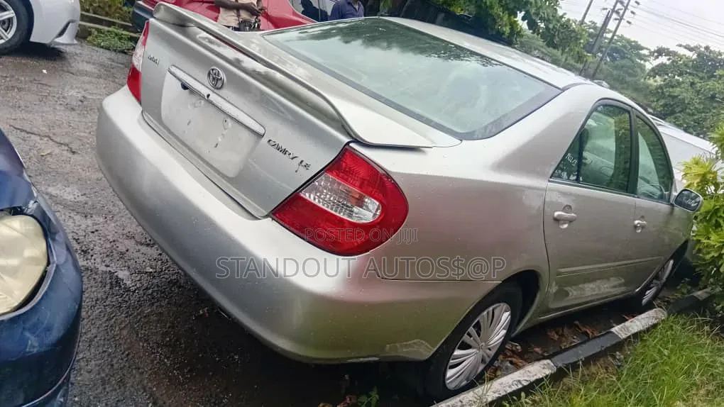 Toyota Camry 2004 Silver
