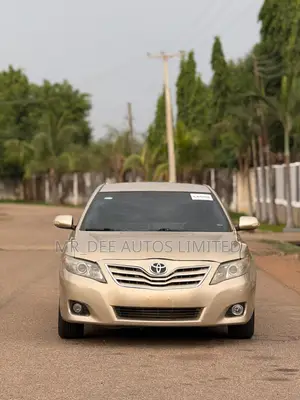 Toyota Camry 2009 Gold