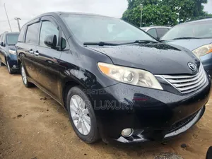 Toyota Sienna XLE AWD 7-Passenger 2013 Black