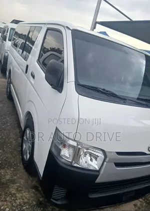 Toyota HiAce 2013 White