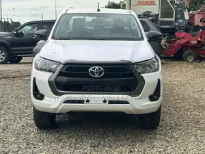 New Toyota Hilux 2025 White