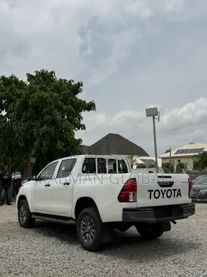 New Toyota Hilux 2025 White
