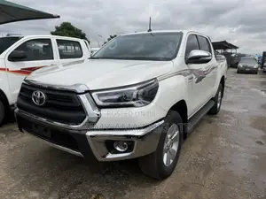 Toyota Hilux 2023 White