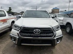 Toyota Hilux 2023 White