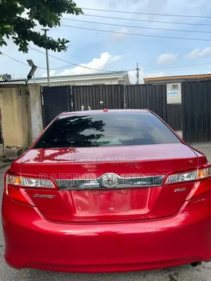 Toyota Camry XLE 4dr Sedan (2.5L 4cyl 6A) 2013 Red
