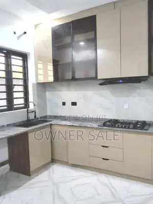 5bdrm Townhouse/Terrace in Lekki Phase 2 for sale