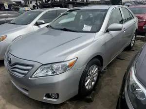 Toyota Camry XLE 4dr Sedan (2.5L 4cyl 6A) 2011 Silver