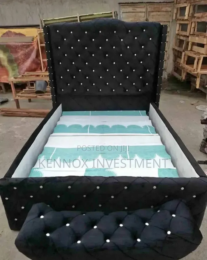 Quality 4 Half By6 Button Bed With Ottoman