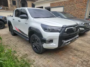 Toyota Hilux 2024 White