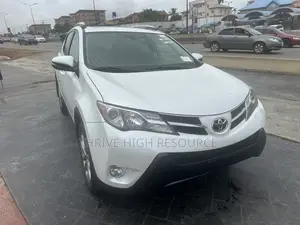 Toyota RAV4 Limited 4dr SUV AWD (2.5L 4cyl 6A) 2015 White