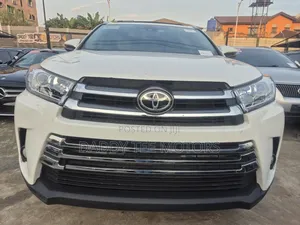 Toyota Highlander XLE 4x4 V6 (3.5L 6cyl 8A) 2018 White