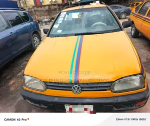 Volkswagen Golf 2003 Yellow