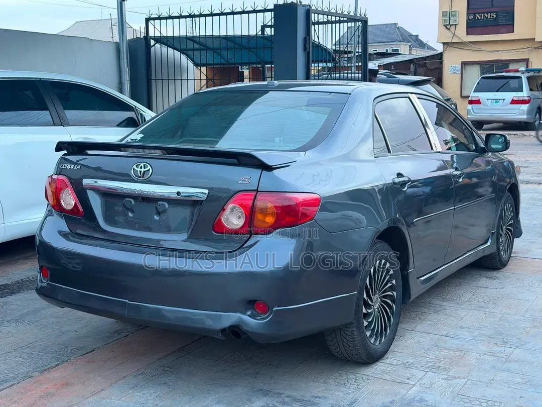 Toyota Corolla 2011 Gray