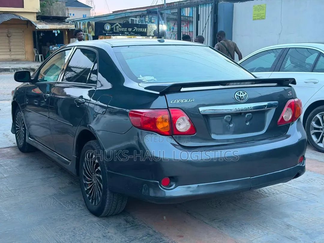 Toyota Corolla 2011 Gray