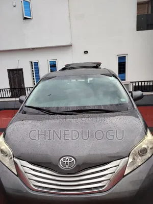 Toyota Sienna XLE AWD 7-Passenger 2013 Gray