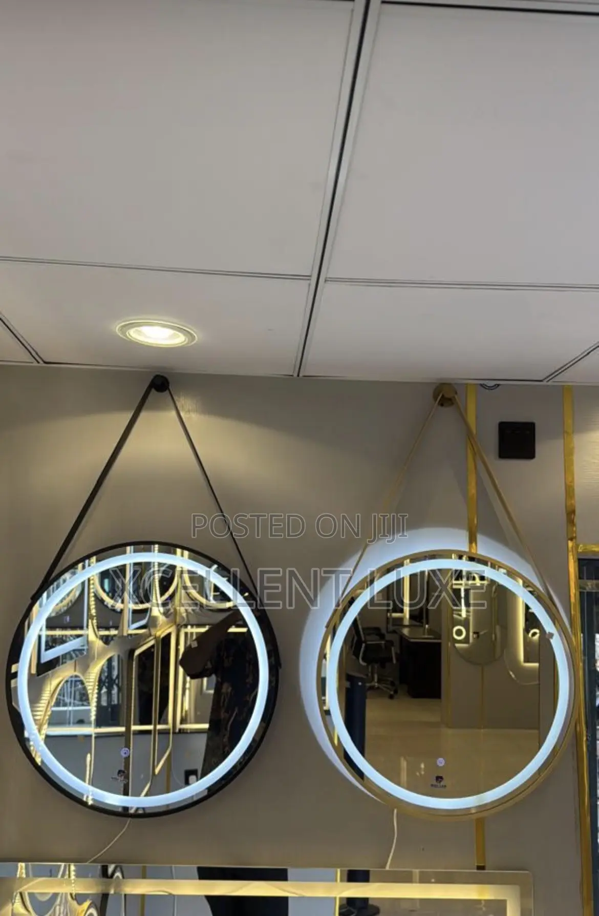 Led Round Mirror With Belt