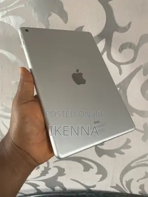Apple iPad 9.7 32 GB White