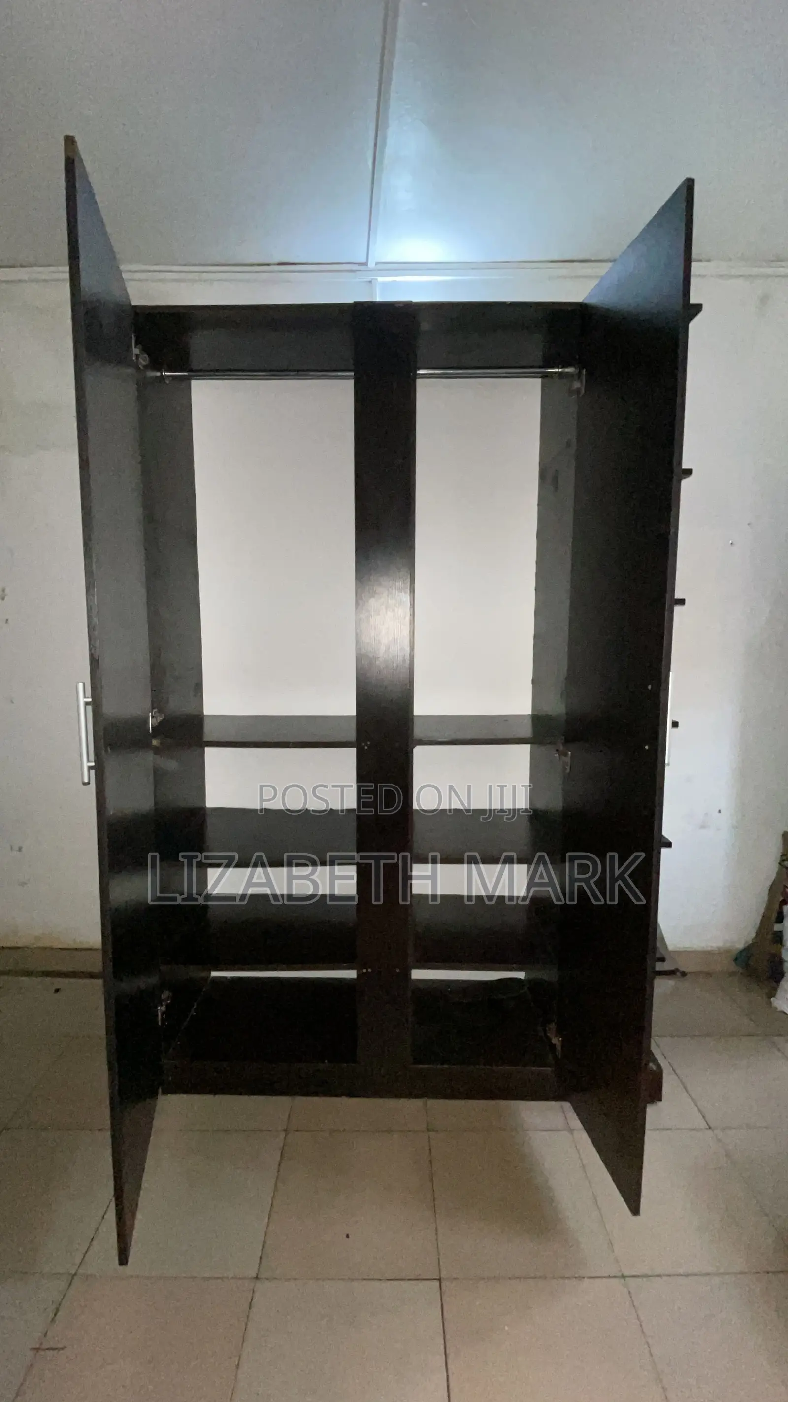 Wardrobe With Rack