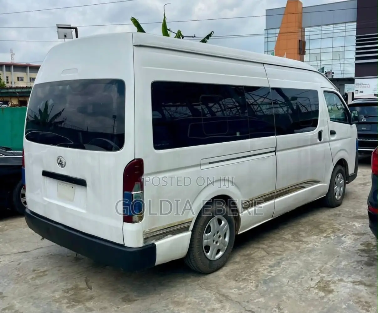 Toyota HiAce 2022 White
