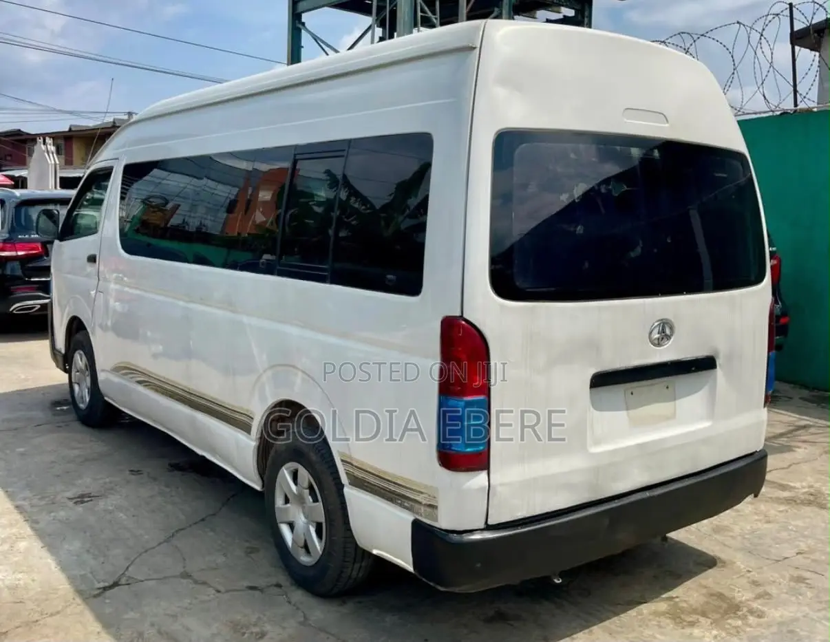 Toyota HiAce 2022 White
