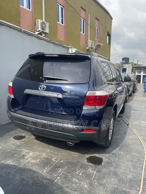 Toyota Highlander SE 3.5L 2WD 2013 Blue