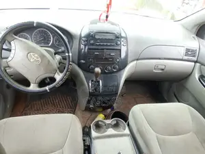 Toyota Sienna 2005 Burgandy