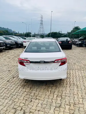 Toyota Camry XLE 4dr Sedan (2.5L 4cyl 6A) 2014 White