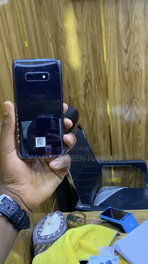 Samsung Galaxy S10e 128 GB Black