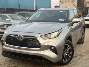 Toyota Highlander XLE 2021 Gray