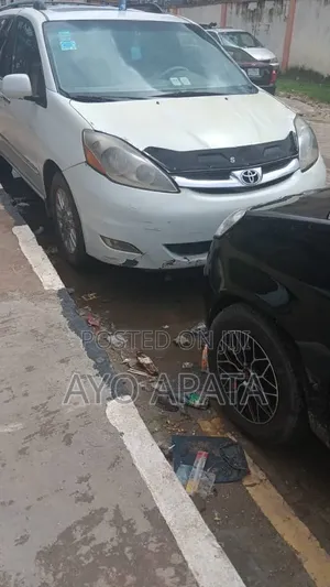 Toyota Sienna 2007 White