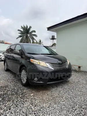 Toyota Sienna XLE 7 Passenger 2011 Black