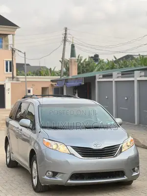 Toyota Sienna LE 7 Passenger 2011 Silver