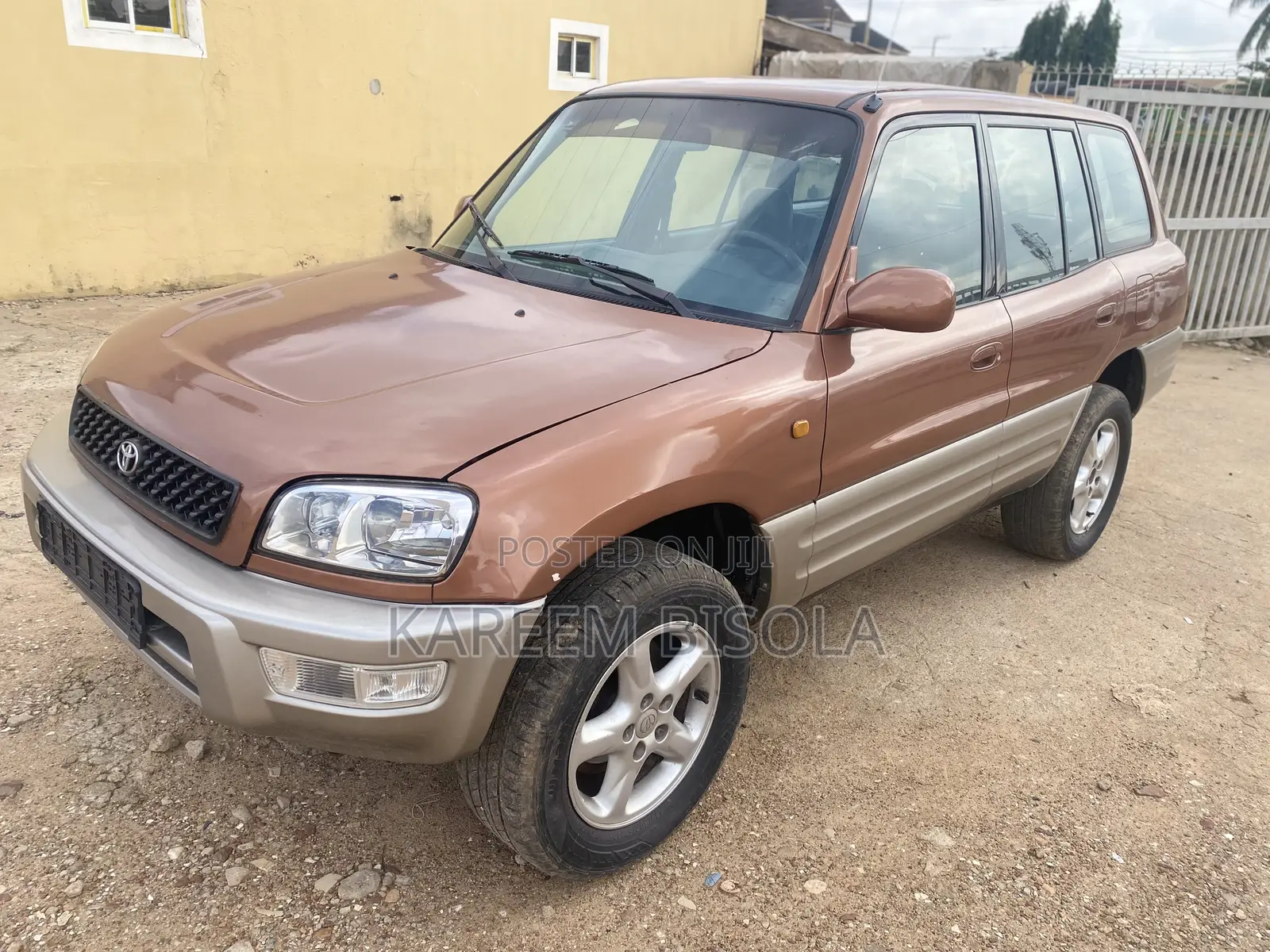 Toyota RAV4 Automatic 2000 Brown
