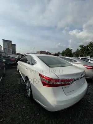 Toyota Avalon Hybrid Limited 2013 White
