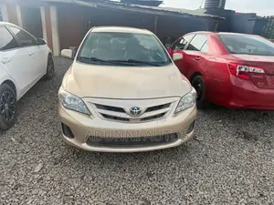 Toyota Corolla LE 4dr Sedan (1.8L 4cyl 4A) 2013 Gold