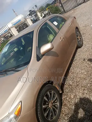 Toyota Corolla LE 4dr Sedan (1.8L 4cyl 4A) 2013 Gold